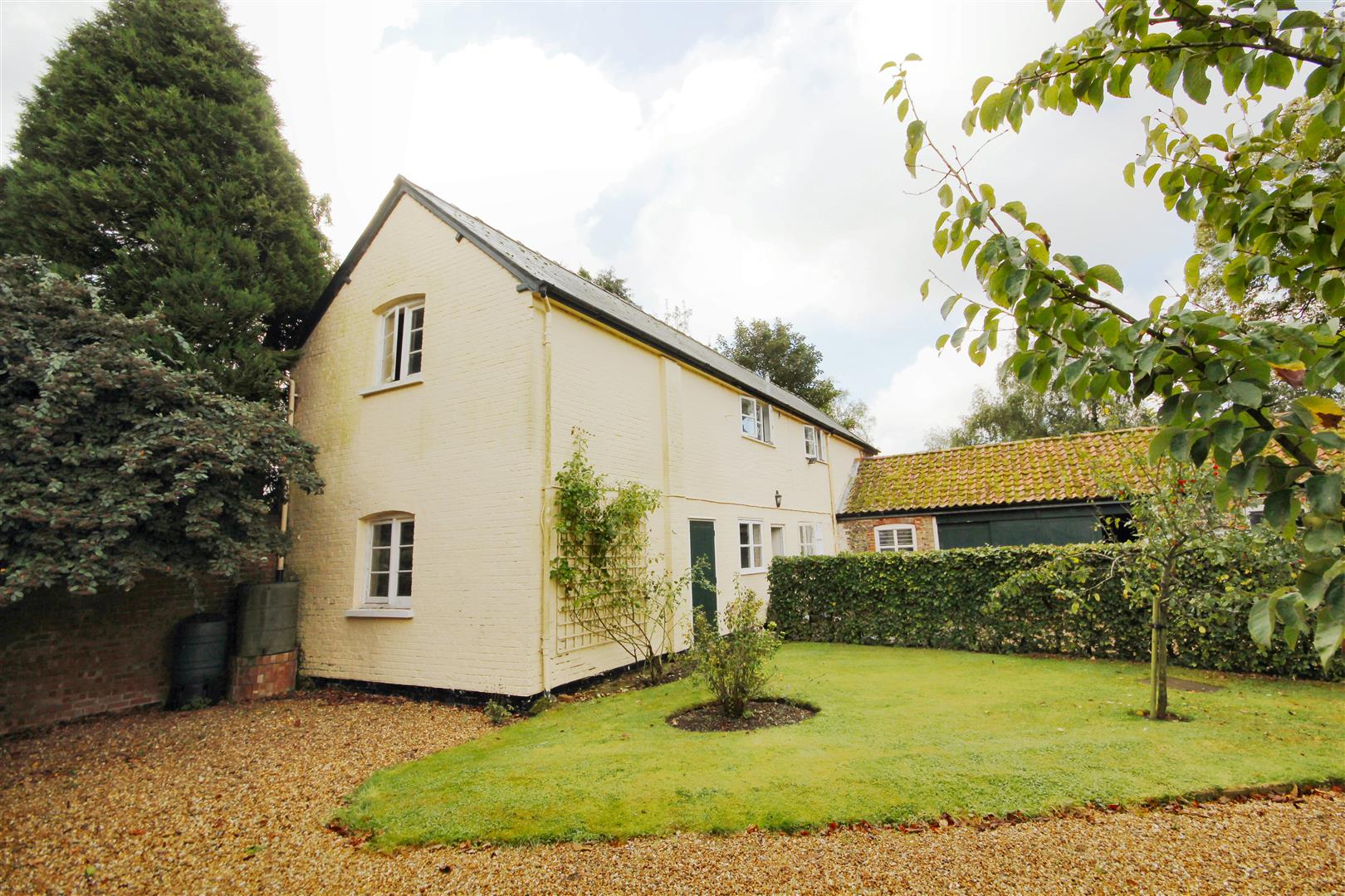 2 Bedroom to let in Brinkley Cheffins Newmarket Office